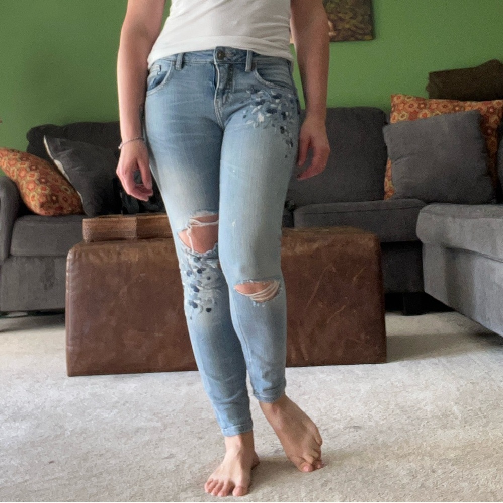 Silver Jeans Izzy Ankle Skinny Distressed Light Wash Jeans
